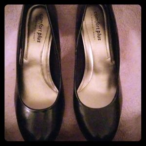 Pair of Black Pumps size 11W.